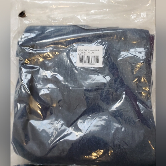 NWT- KUT from Kloth Katy Boyfriend jeans. - Picture 8 of 8